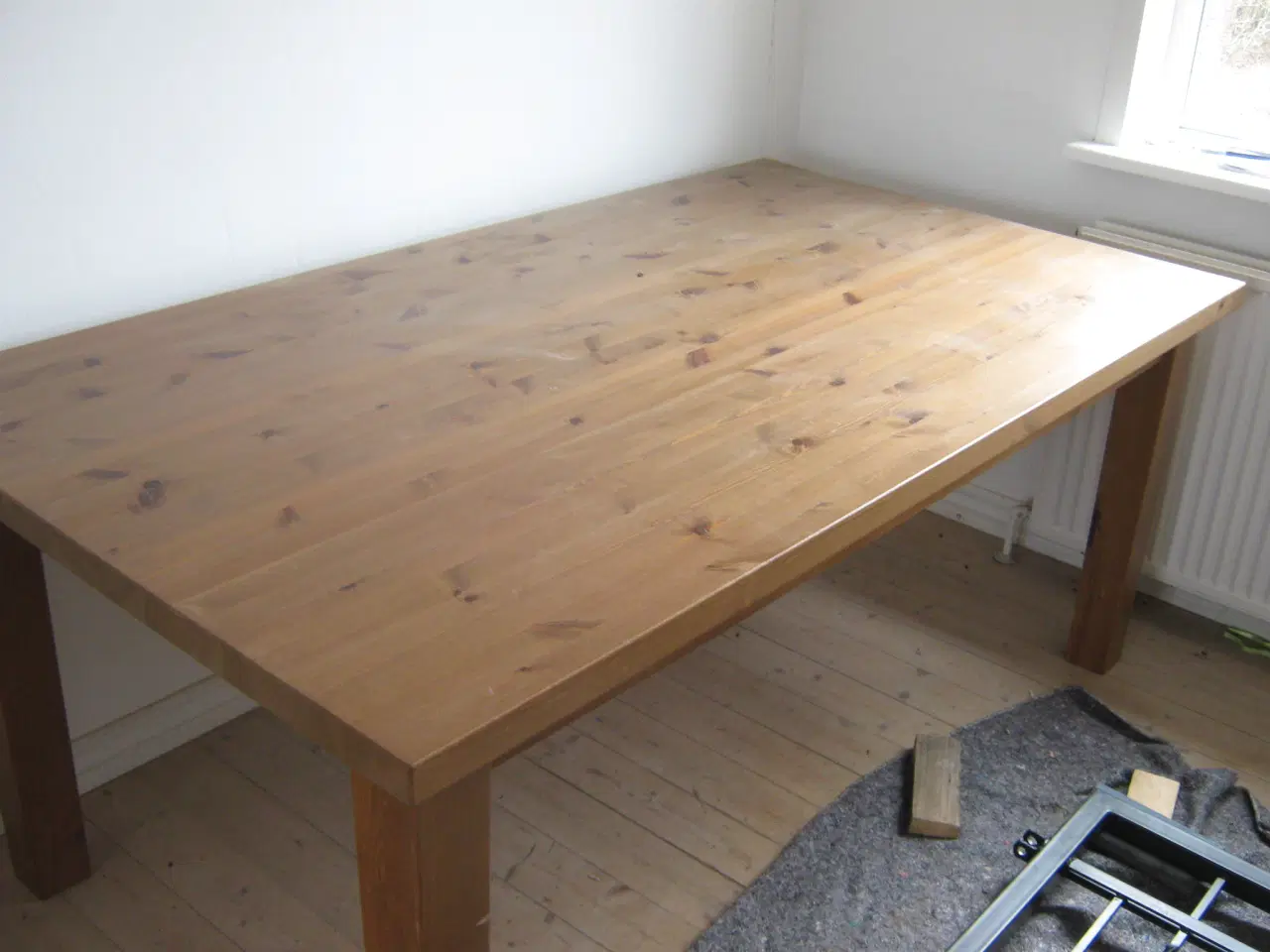 Billede 1 - spisebord i massiv fyrretræ