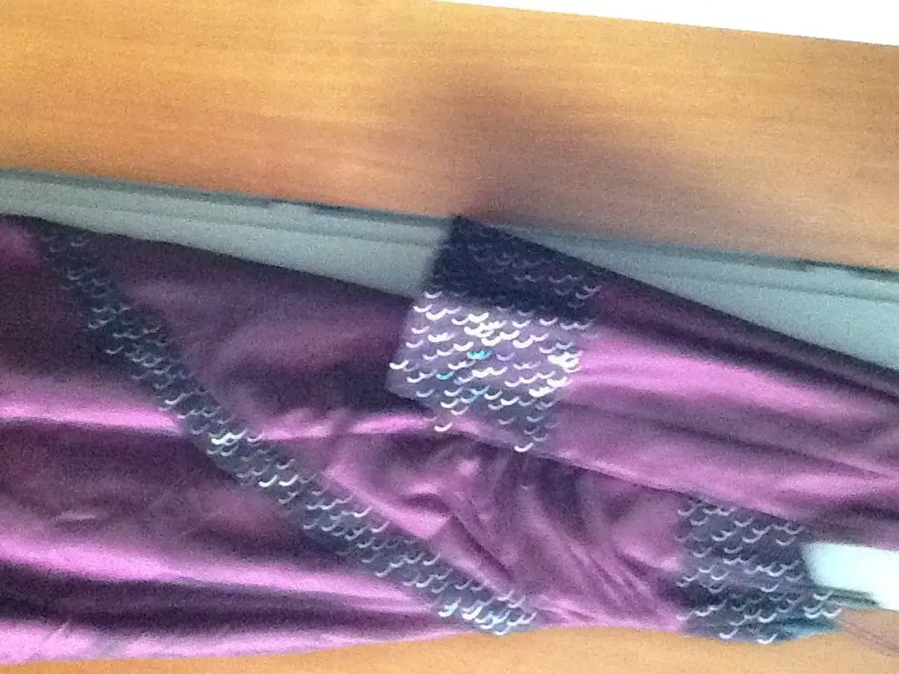 Billede 1 - Galla kjole m.sjal og pailetter