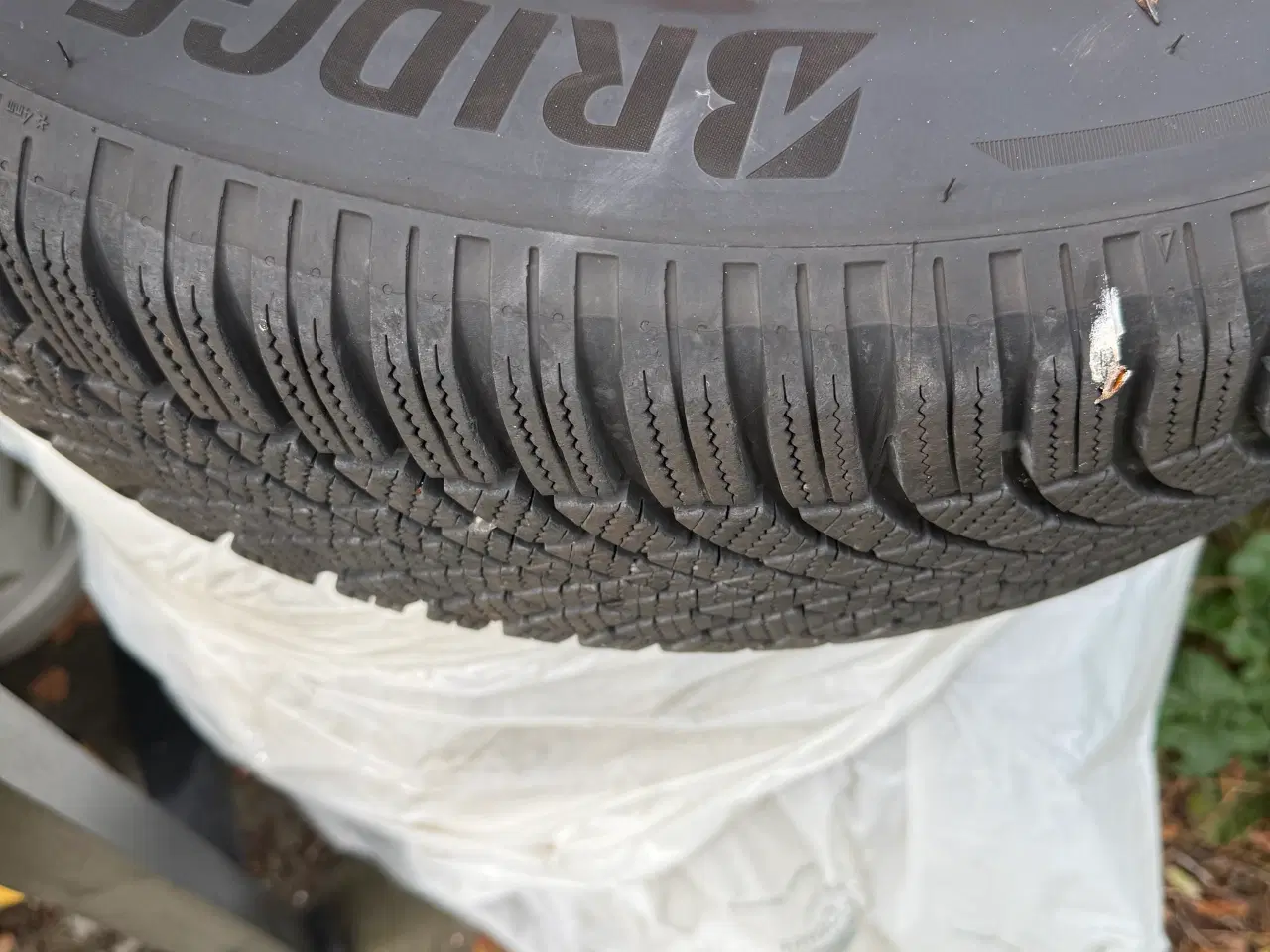 Billede 4 - 4 stk bridgestone vinterdæk med stålfælge sælges