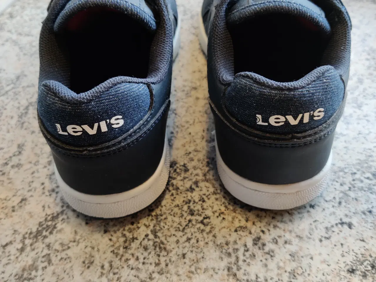 Billede 2 - Levi's sneakers str 31 - nye - fejlkøb 