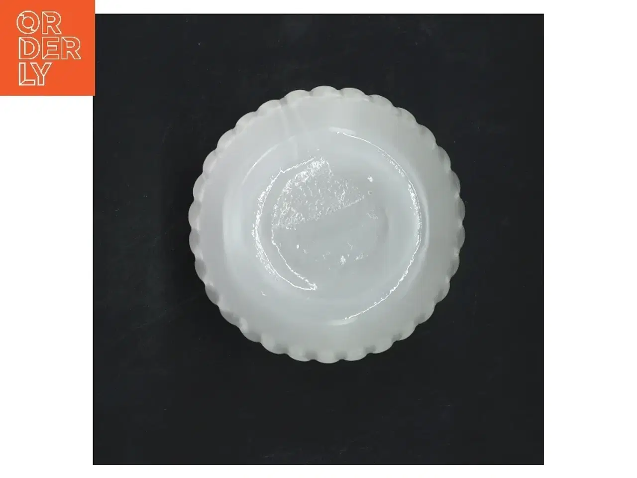 Billede 2 - Hvid glasvase med riller (str. 12 cm)