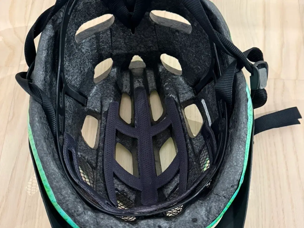 Billede 5 - ABUS cykelhjelm med lys 