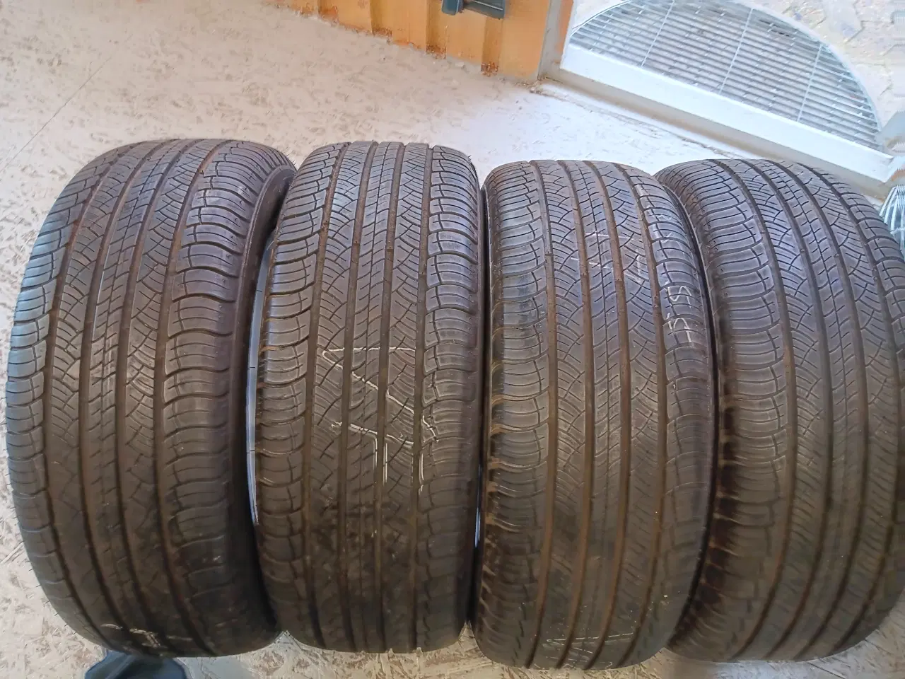 Billede 1 - Ford Kuga Hybrid 17" alufælge med sommerdæk