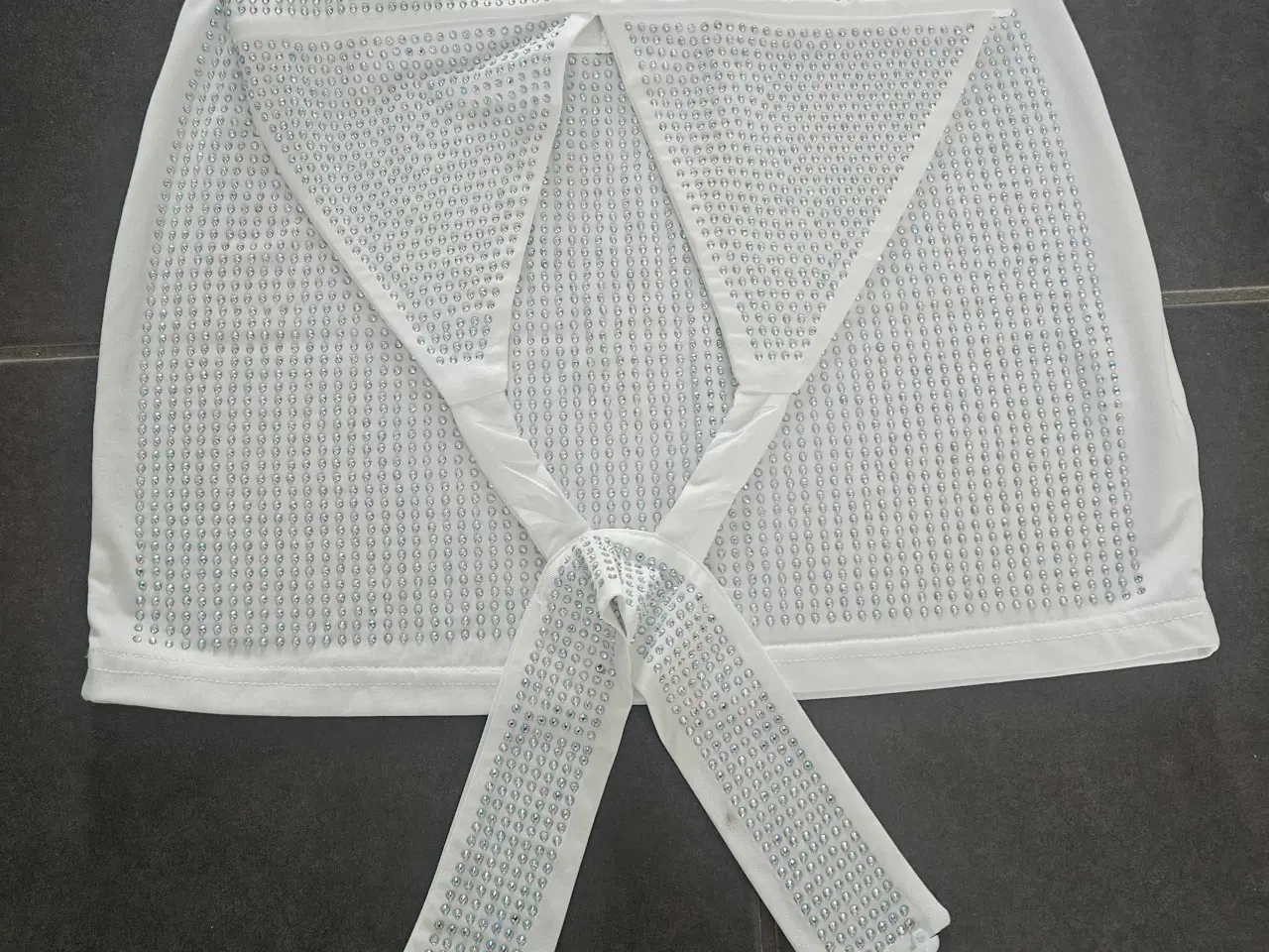 Billede 5 - Todelt sæt: Miniskørt og Halterneck Top med Rhinst