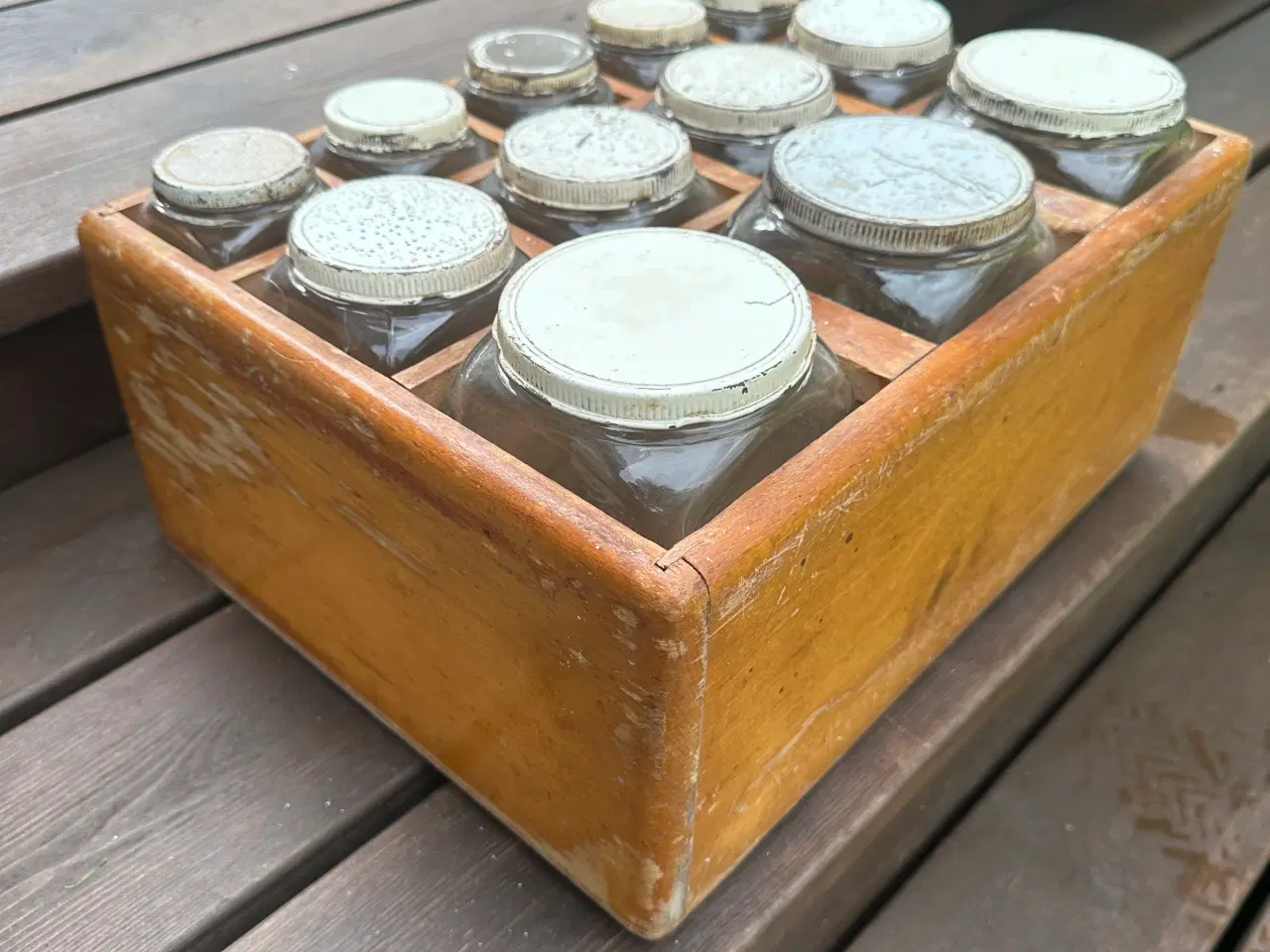 Billede 4 - Retro krydderihylde med 12 glas – vintage køkkenop