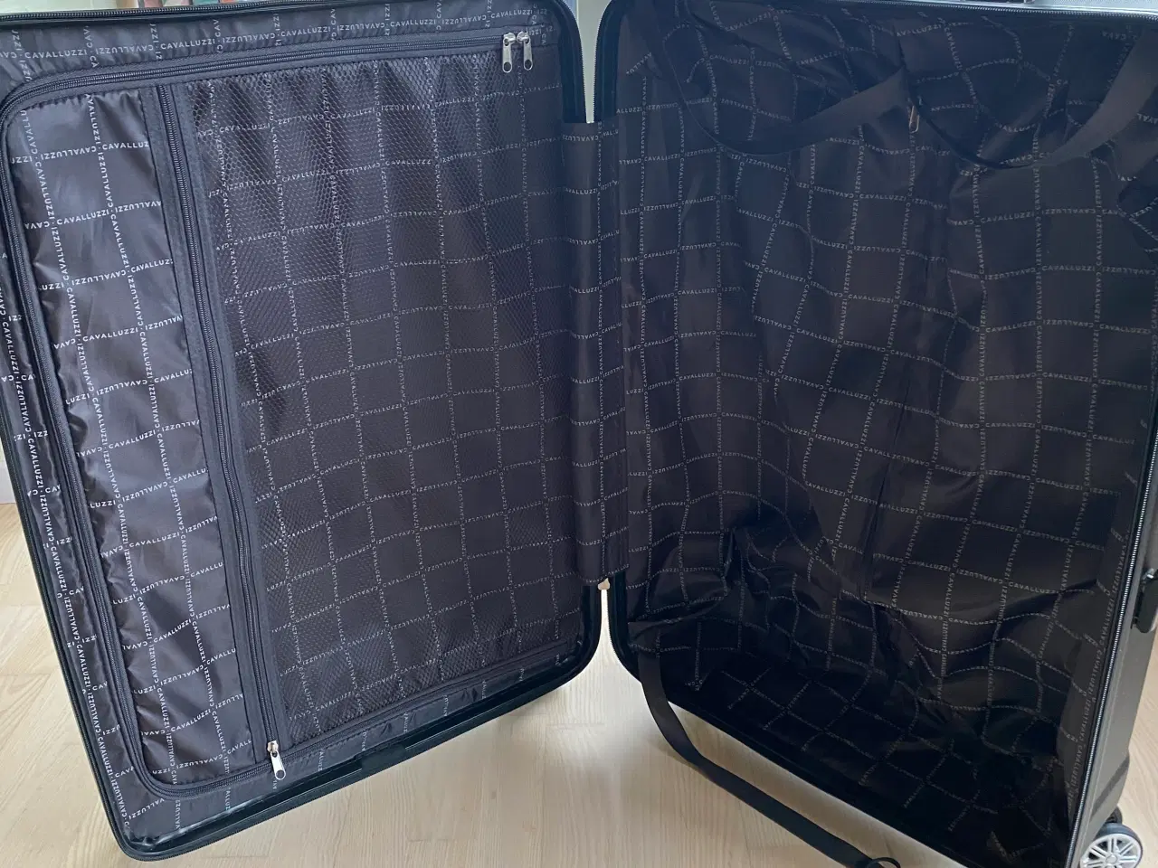 Billede 2 - Sort aluminiums kuffert