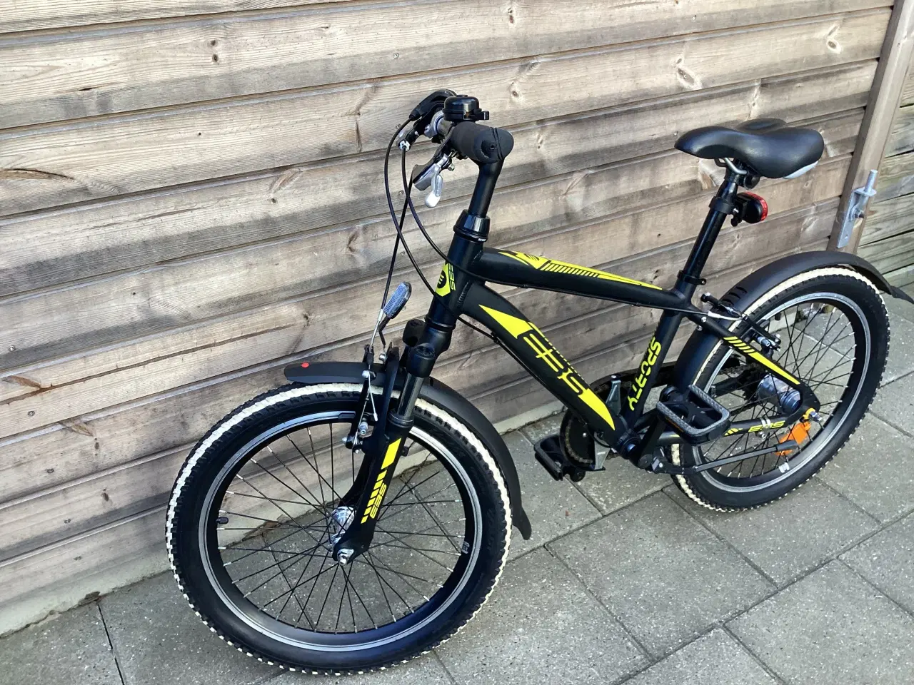 Billede 3 - EBS drengecykel med 20 tommer hjul, meget velholdt
