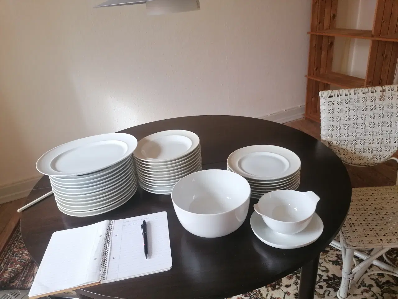 Billede 1 - Spisestel i hvid 