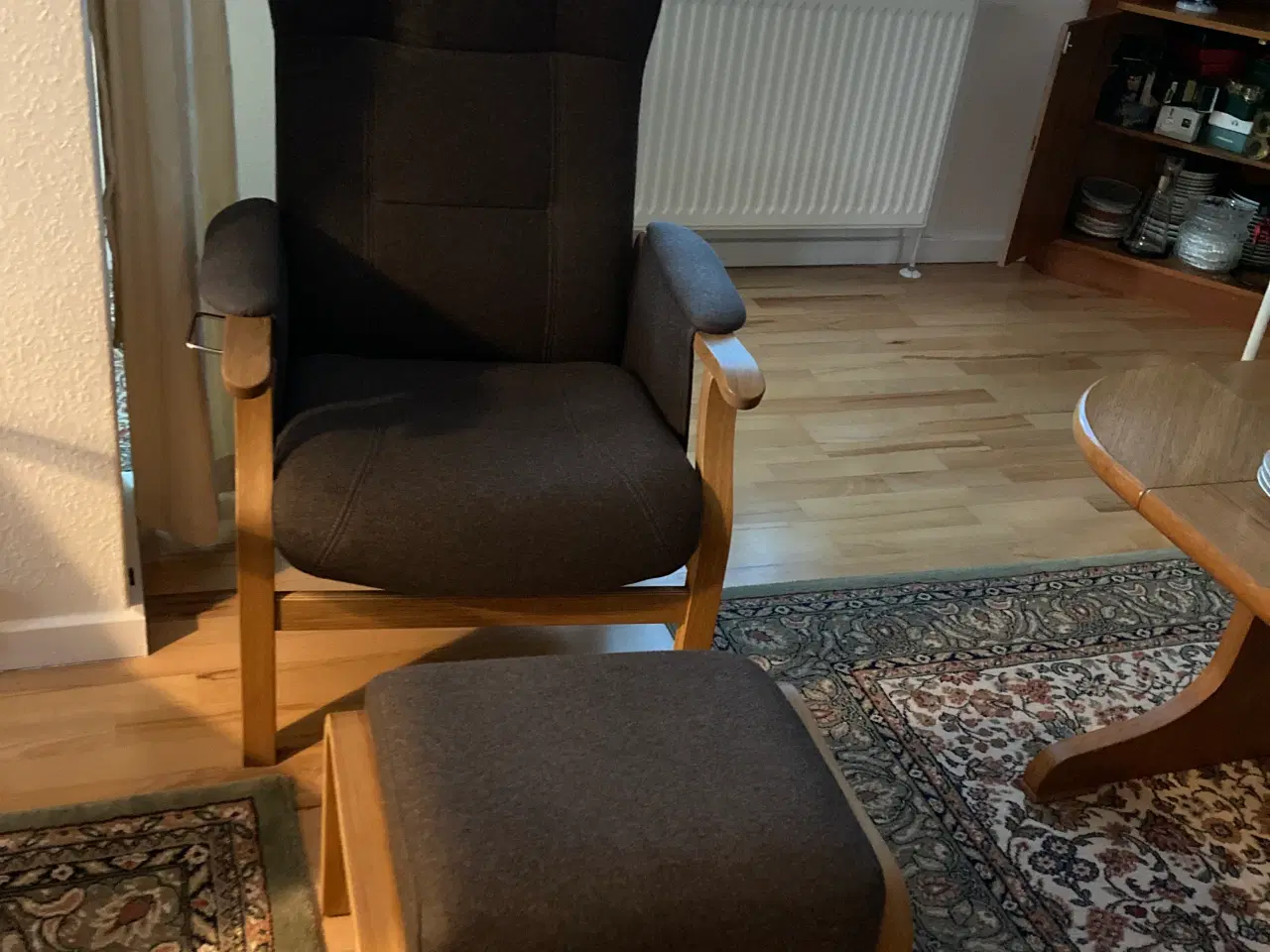 Billede 3 - Sofa, lænestol og skammel, Sorø Plus