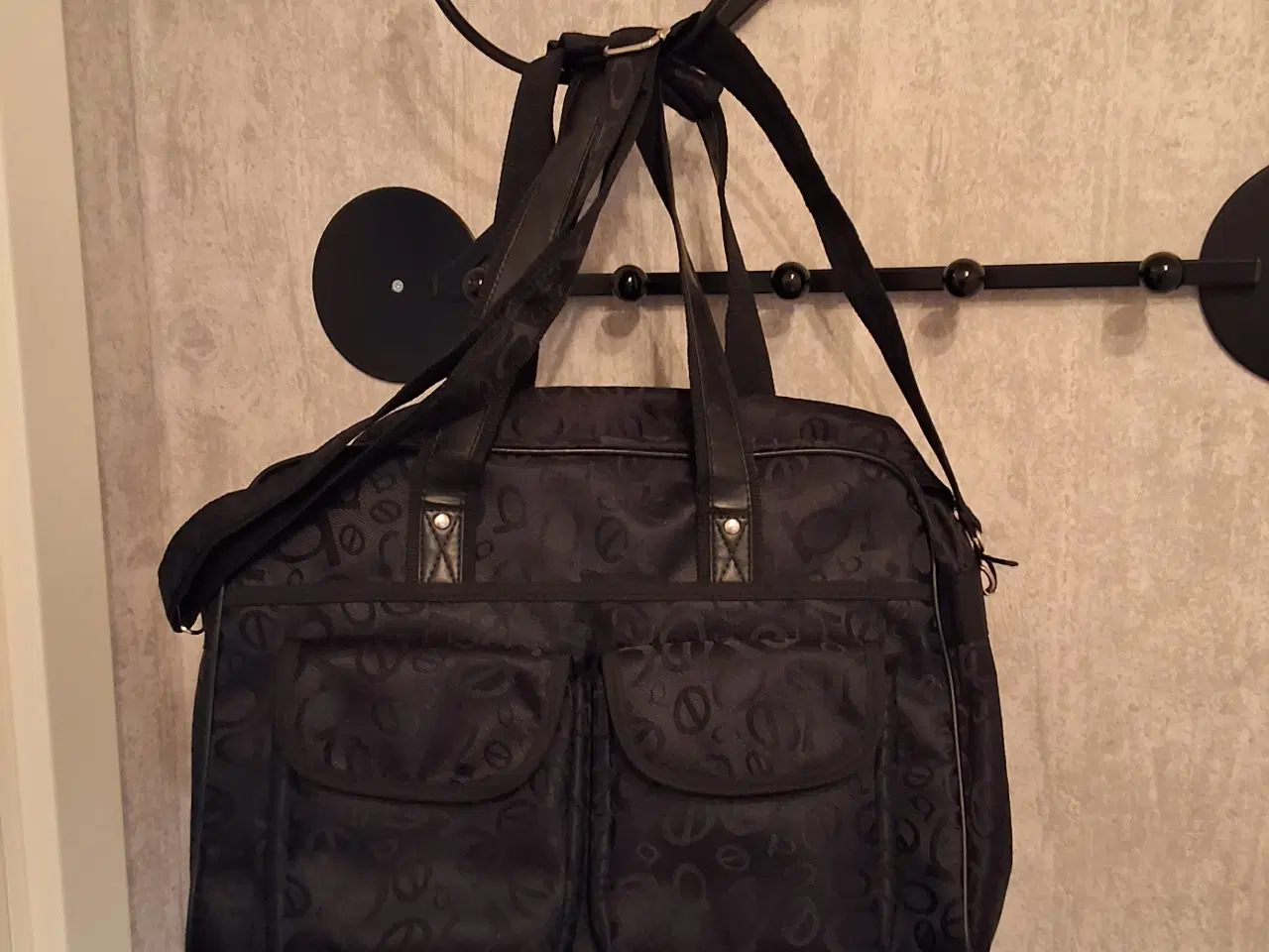 Billede 1 - Solid sort sport- eller weekend taske.