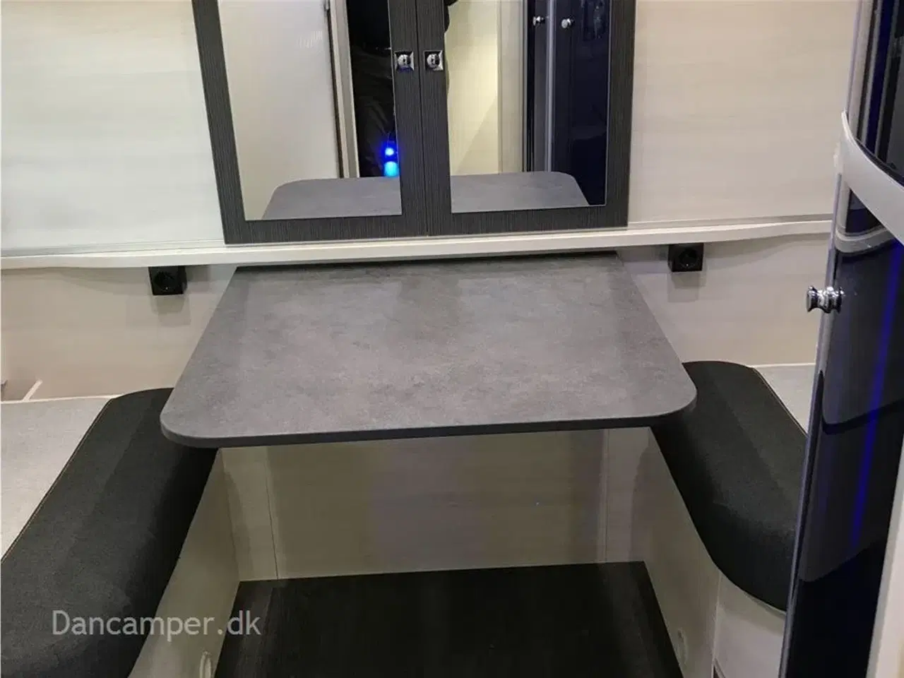 Billede 9 - 2020 - Chausson Welcome Premium 716   Kommissionssalg! Fantastisk delintegreret autocamper med el. sænkbar køjer i bag.og sænkbar dobbeltseng i front, el-markise og NORTRONIX alarm.