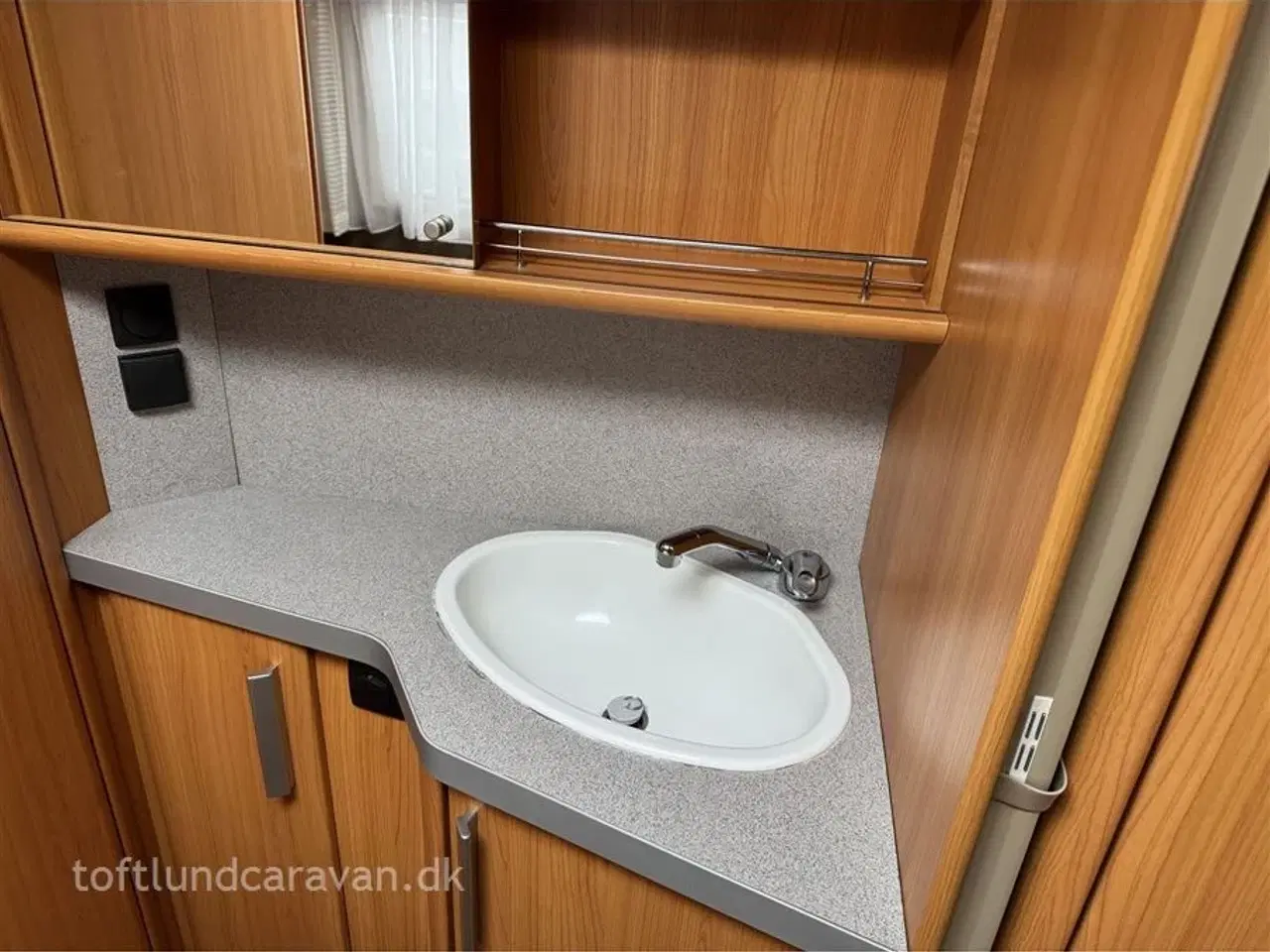 Billede 14 - 2009 - Fendt Saphir Style 510 TFB   Top udstyret  m/MOVER, EL støtteben, Gulvvarme mv. Meget velholdt vogn. Stor lasteevne.