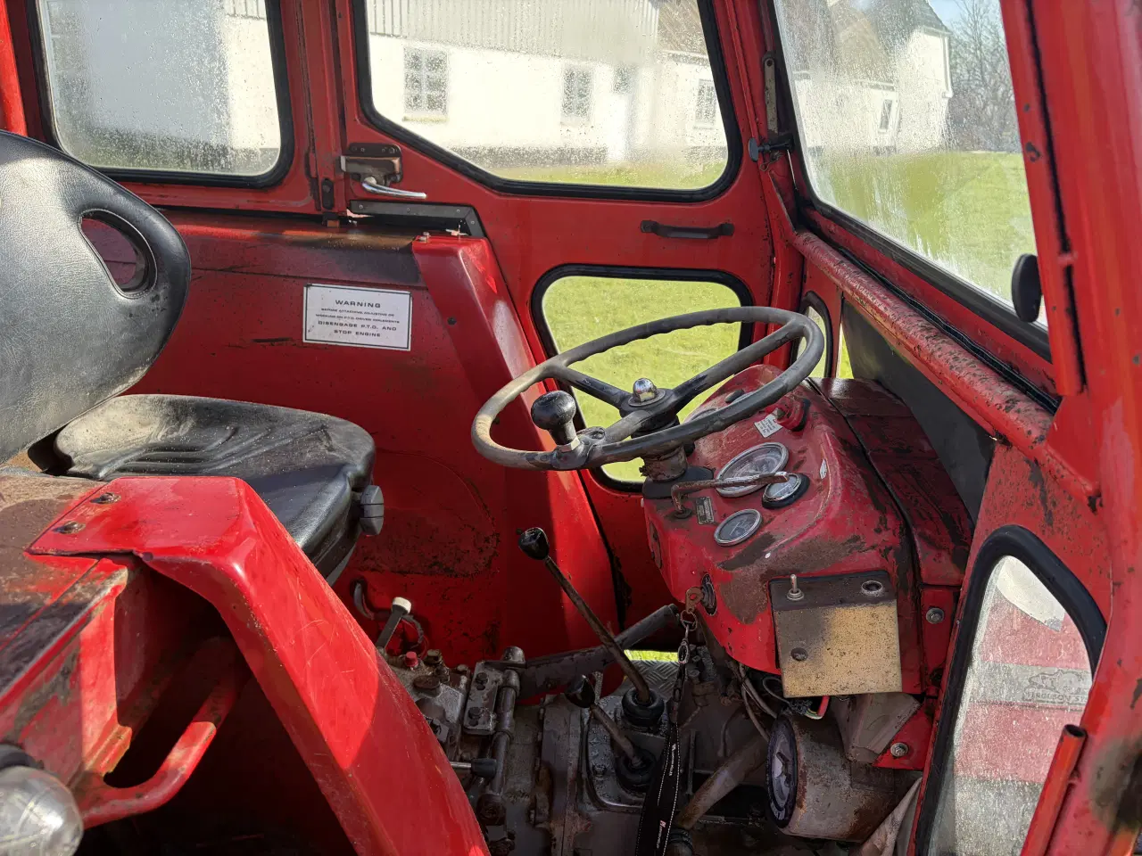 Billede 2 - Massy Ferguson med redskaber og registreringatest