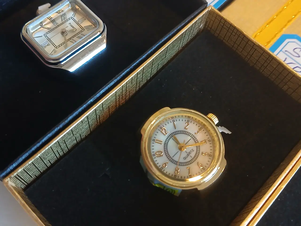 Billede 3 - Fingerring med ur