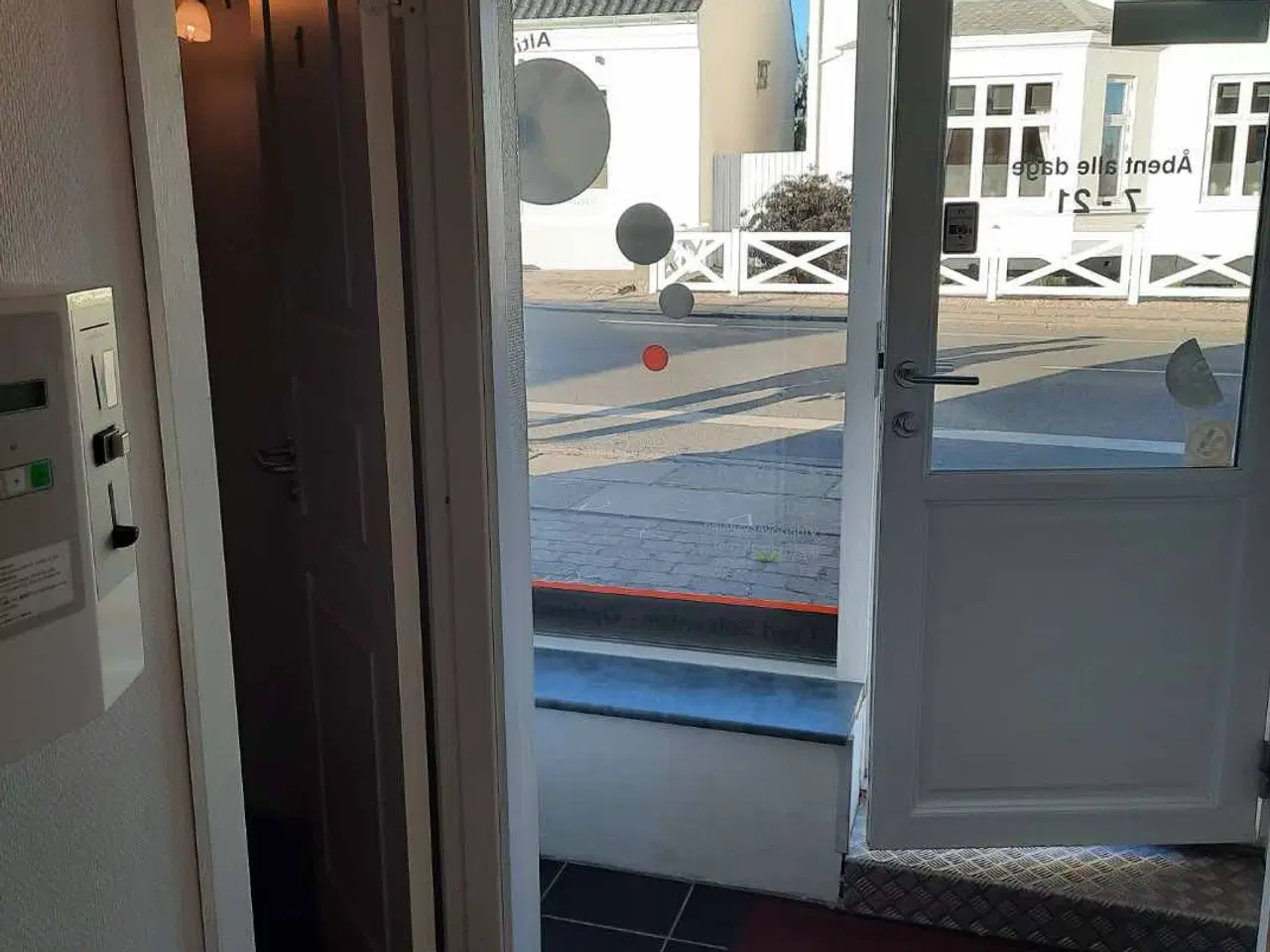 Billede 3 - Solcenter inventar sælges 