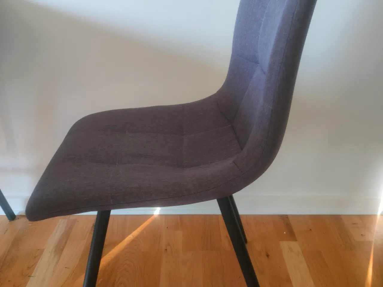 Billede 2 - Spisebord med stole