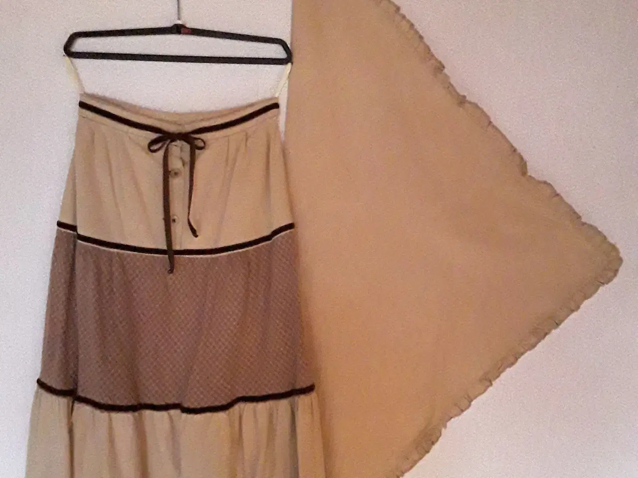 Billede 1 - Nederdel str 173 og tørklæde - vintage sæt