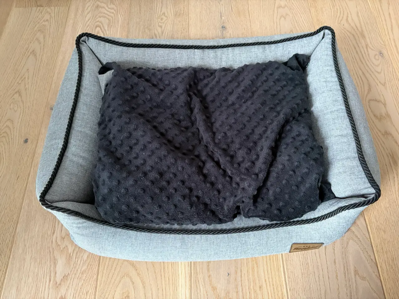 Billede 1 - Recsbad grå hundeseng, og Sort Soft Cloud seng