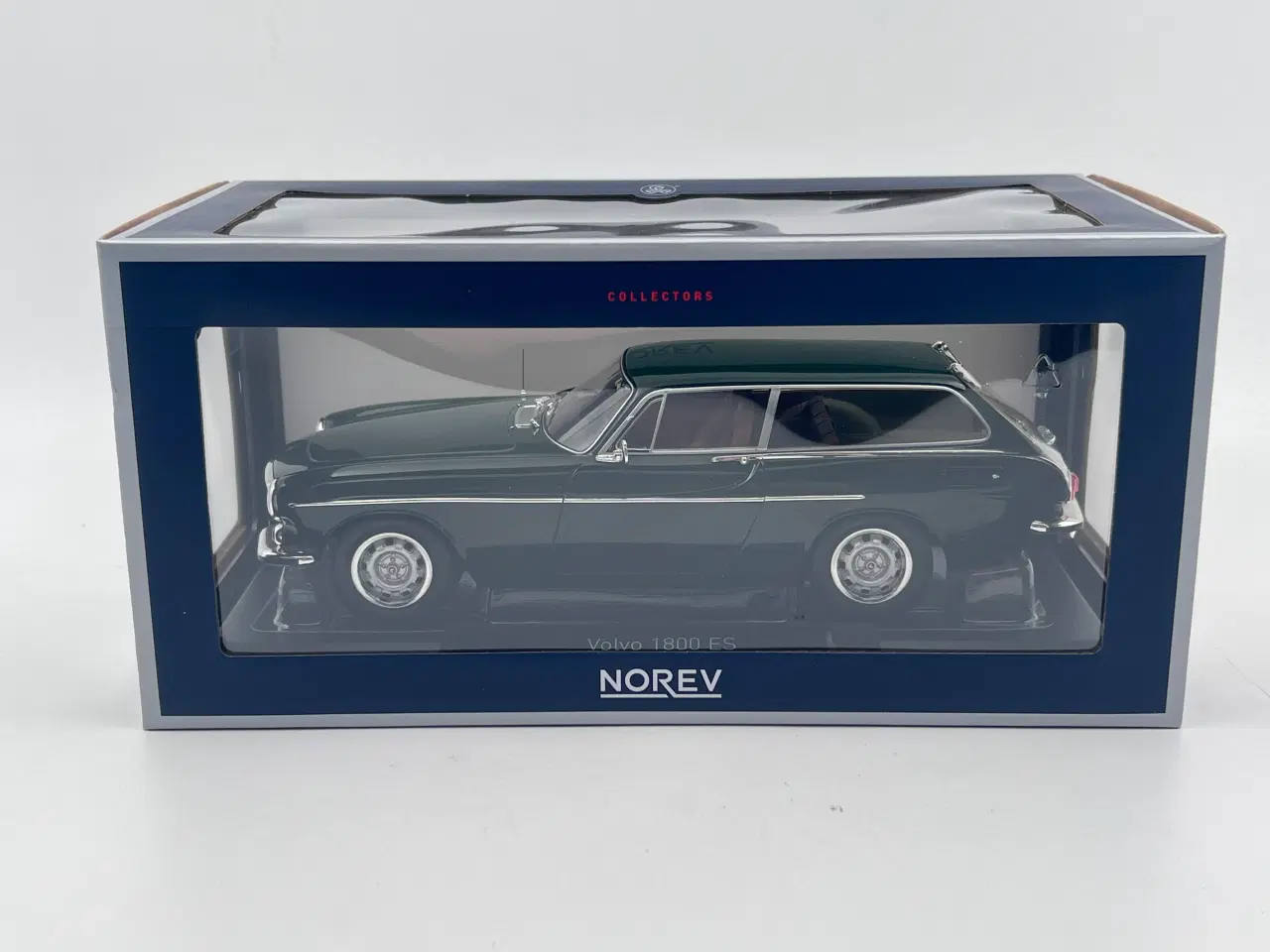 Billede 10 - 1972 Volvo P1800 ES 1:18  Super flot og detaljeret