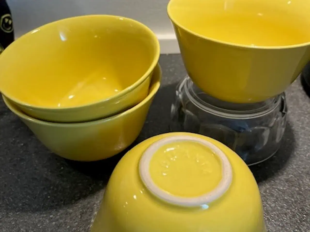 Billede 1 - 4 stk. flotte solgule porcelænsskåle – Perfekt sta