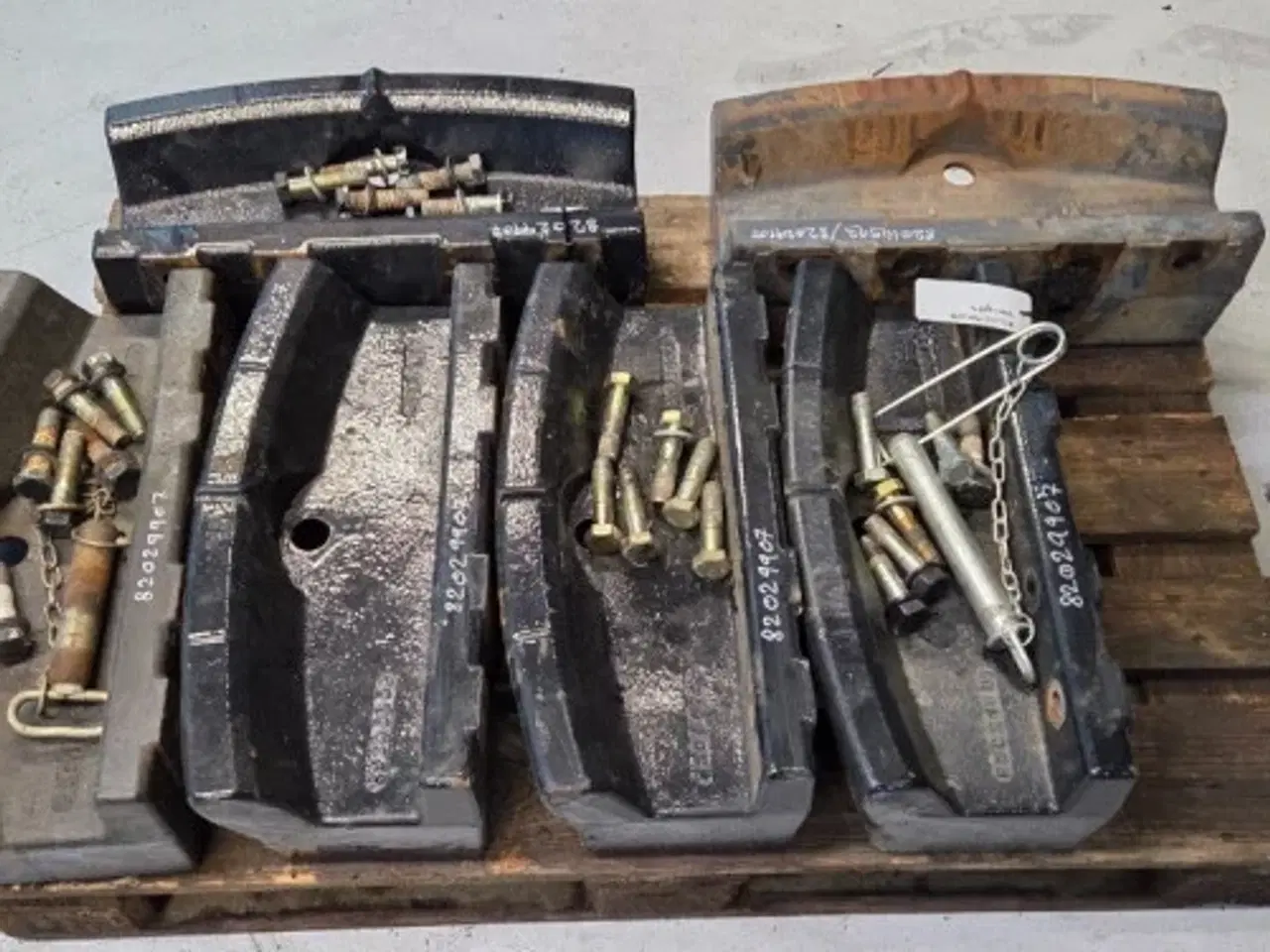 Billede 4 - New Holland T6 Baseklods 82029907 (6 Stk)