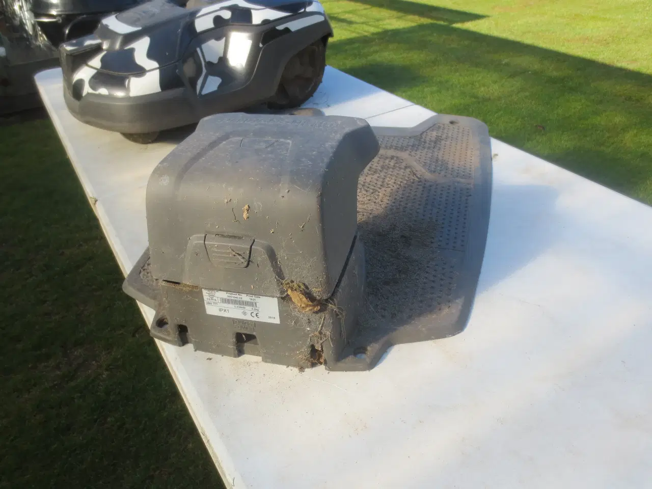 Billede 5 - 1 stk Husqvarna 310 Auto Mower  Robotklipper årg 2
