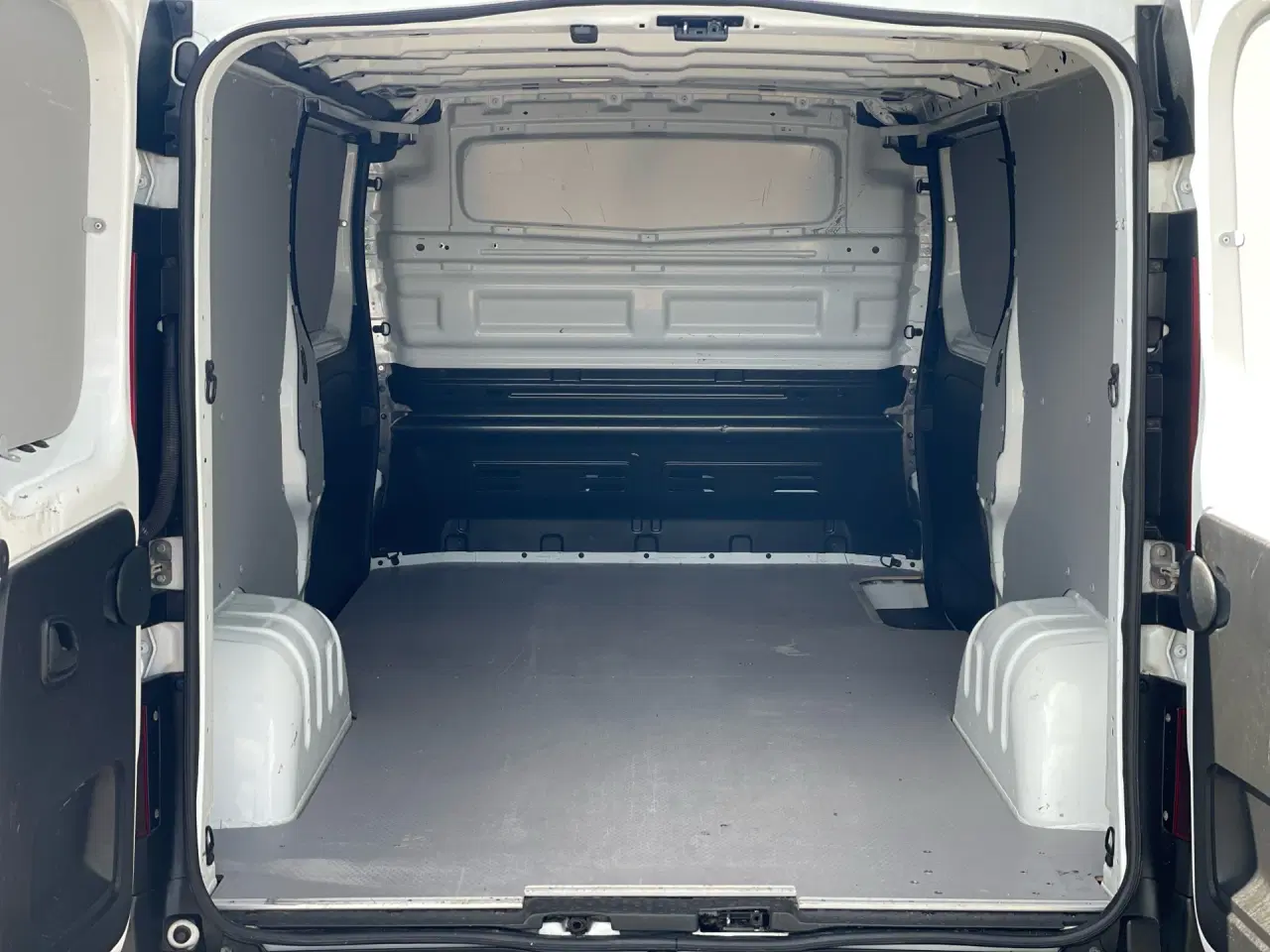 Billede 8 - Renault Trafic T29 L2H1 2,0 DCI 170HK Van 6g Aut.
