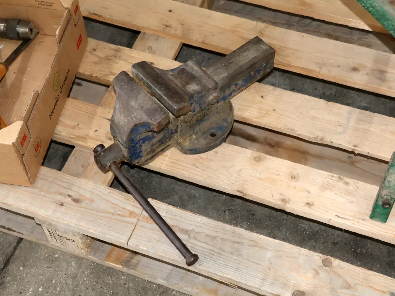 Billede 7 - Trædrejebænk m/div tilbehør og skruestik.
