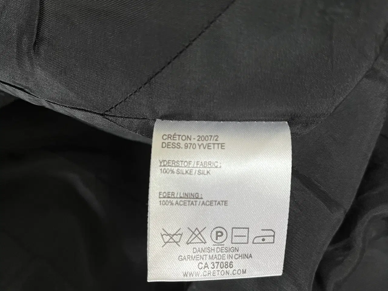 Billede 3 - SILKE TOP fra Creton,- flotte detaljer i ryggen