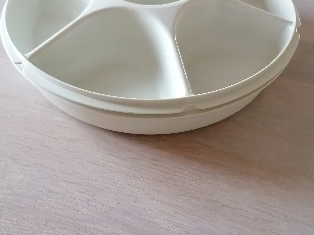 Billede 3 - Tupperware rumdelt serveringsfad