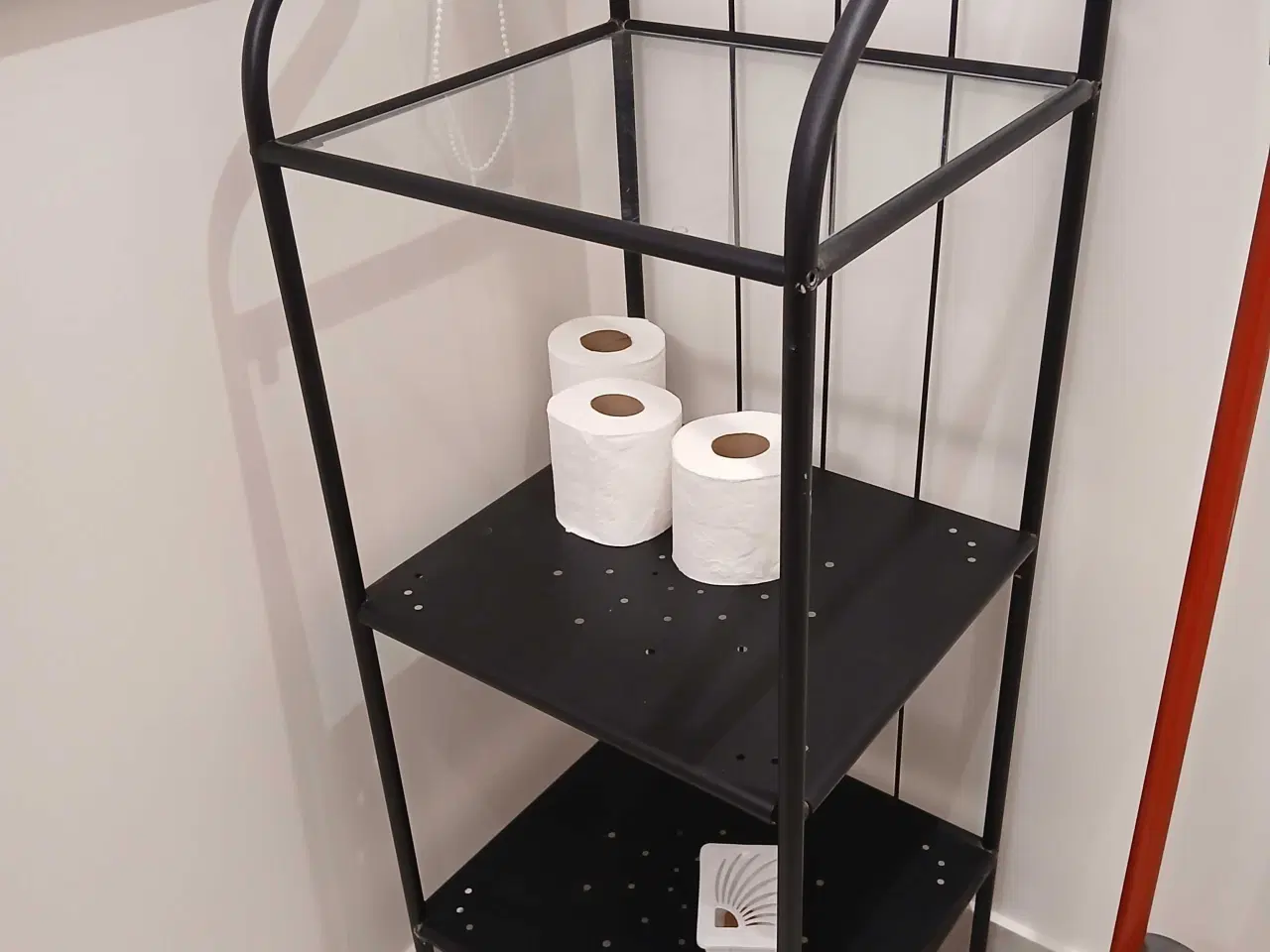 Billede 2 - Stilfuld Sort IKEA Reol - Perfekt Stand!🔥