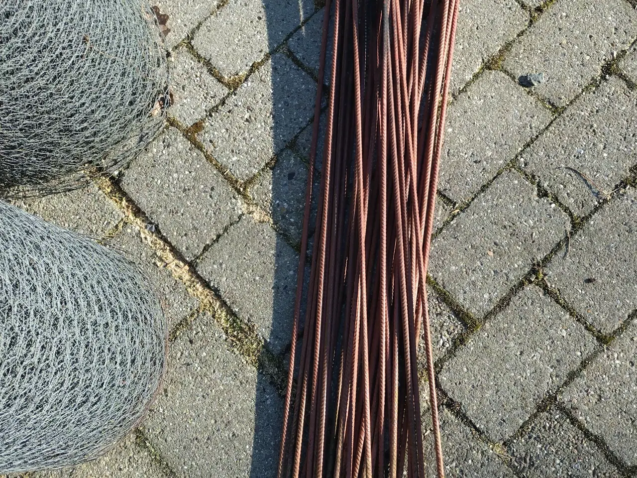 Billede 2 - Hønsenet og hegnspæle