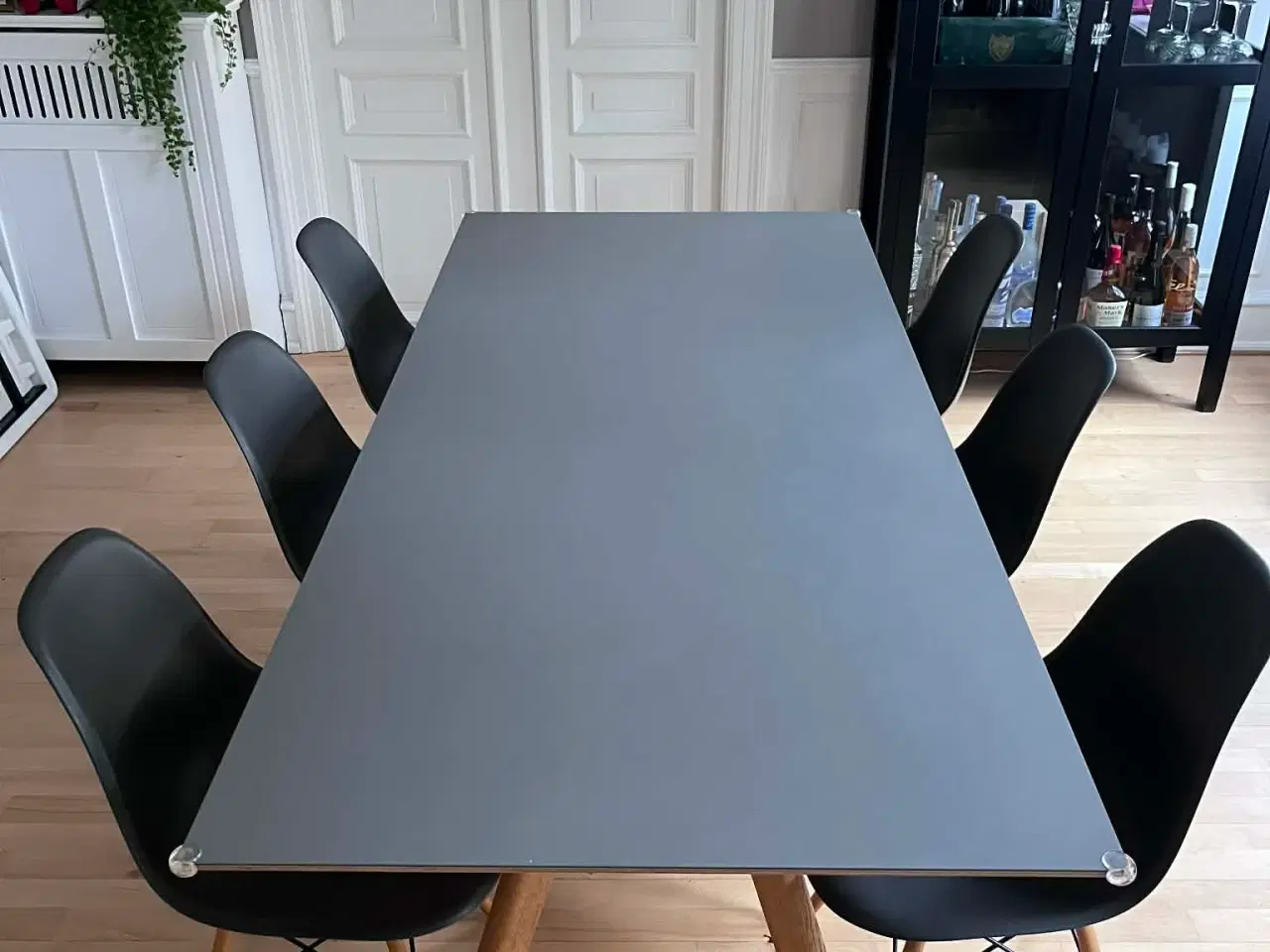 Billede 8 - 6x Charles Eames spisebordsstole – grå/egetræsben