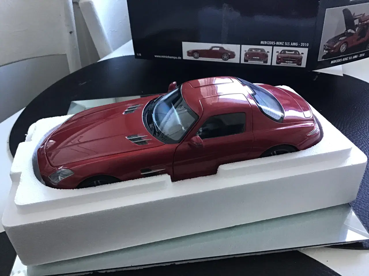 Billede 8 - Modelbil 1:18. MINIICHAMPS. Mercedes SLS AMG