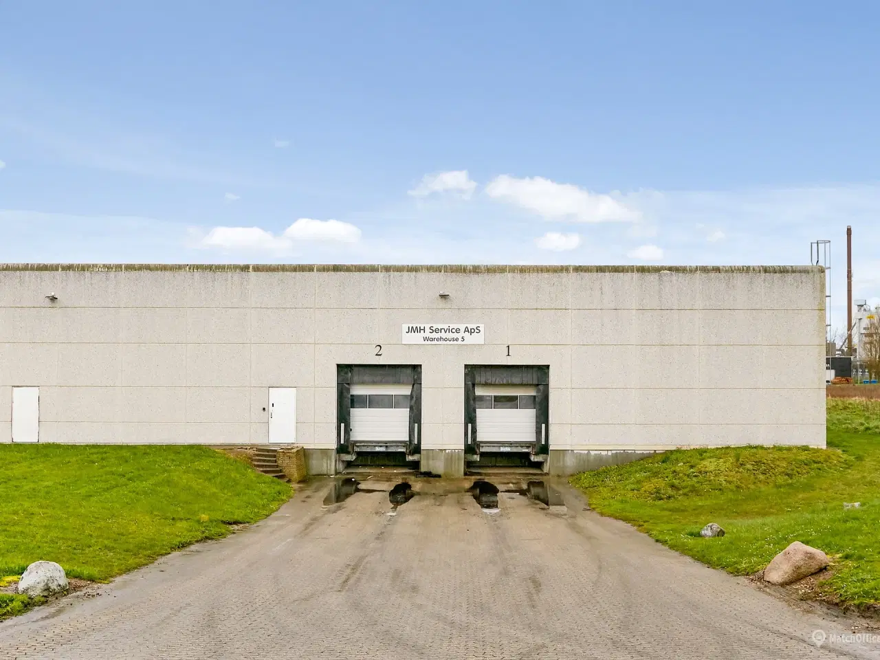 Billede 17 - Højloftet lagerhal med to læsseramper