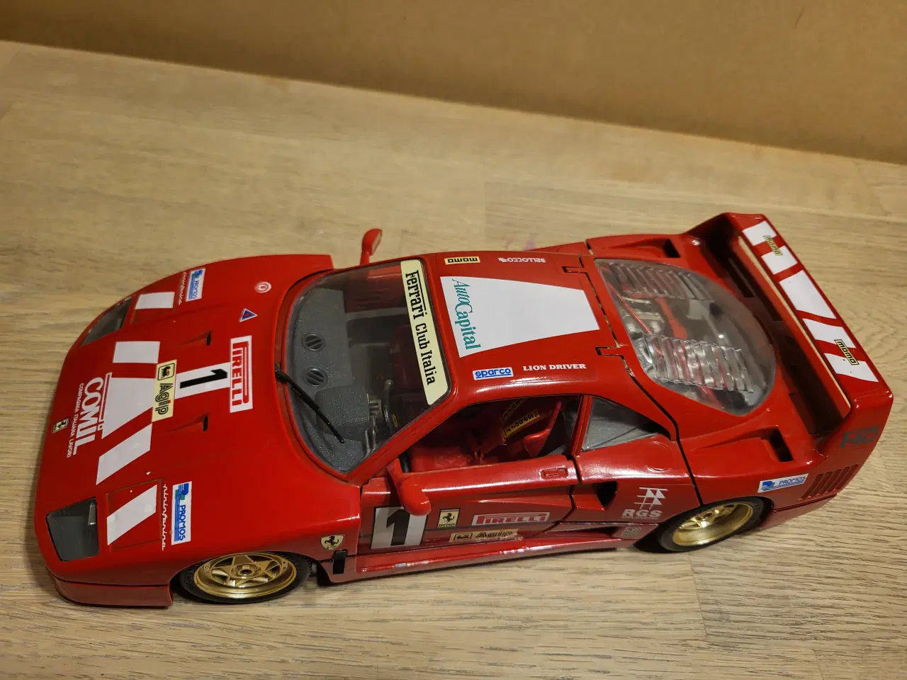 Billede 5 - Modelbil Ferrari F40 1990 skala 1/18