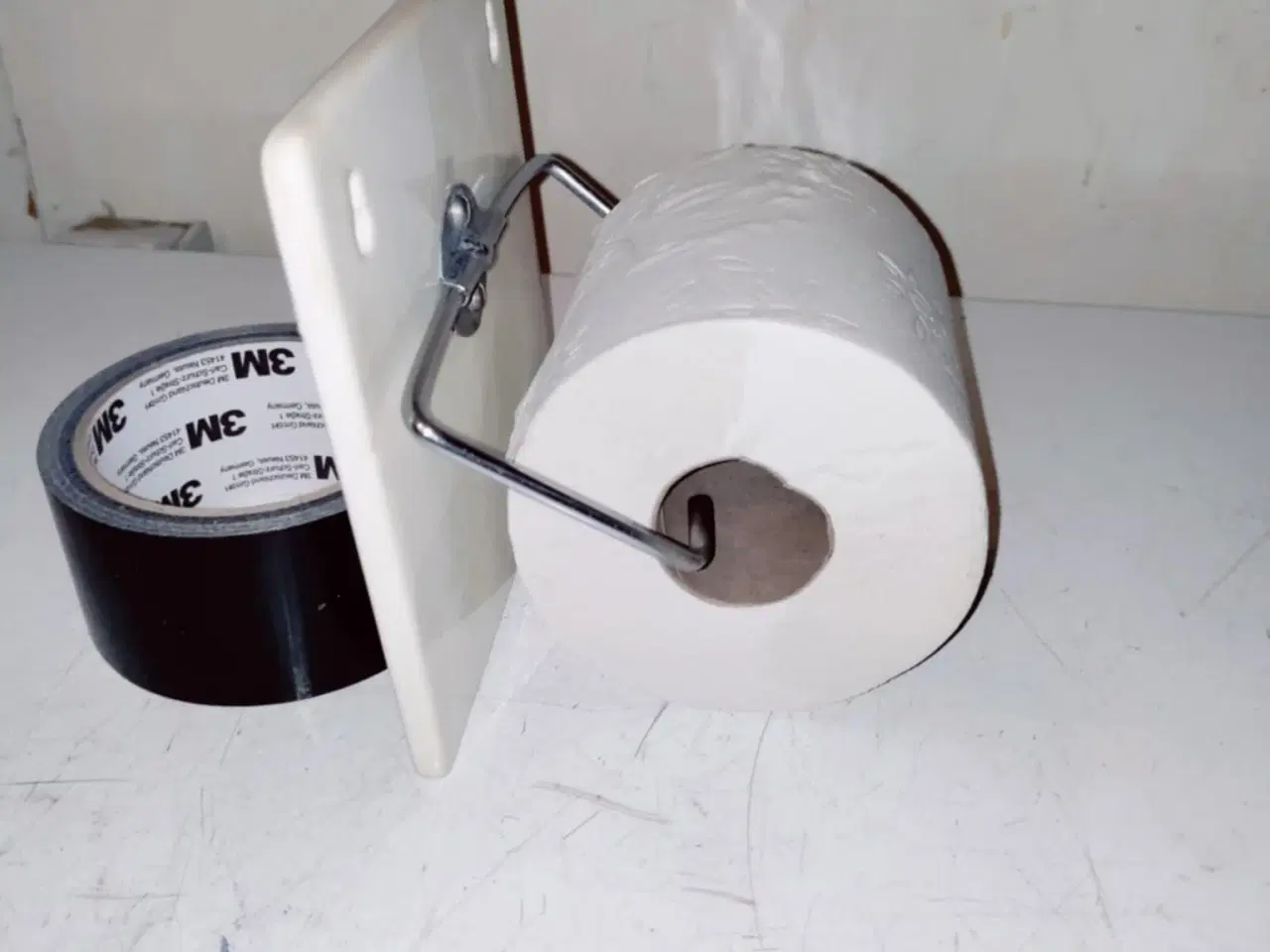 Billede 3 - super flot wc rulle holder fra aluminia 