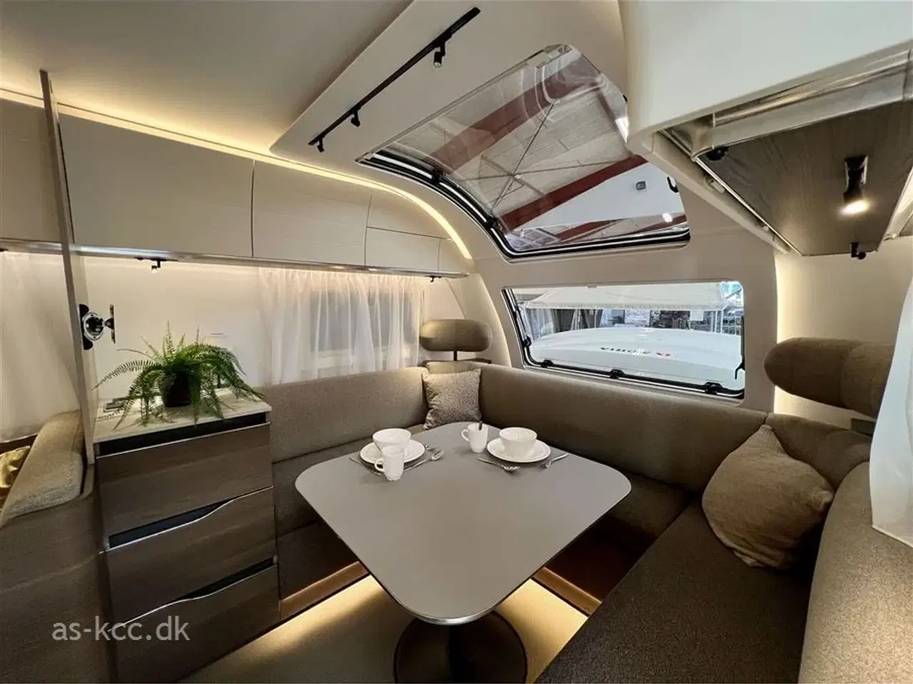 Billede 8 - 2024 - Adria Alpina 753 UP ALDE   Alpina 753 UP årg. 2024. 6 sovepladser 10 siddepladser. Mach Plus kr. 5.442,- er lagt i prisen.