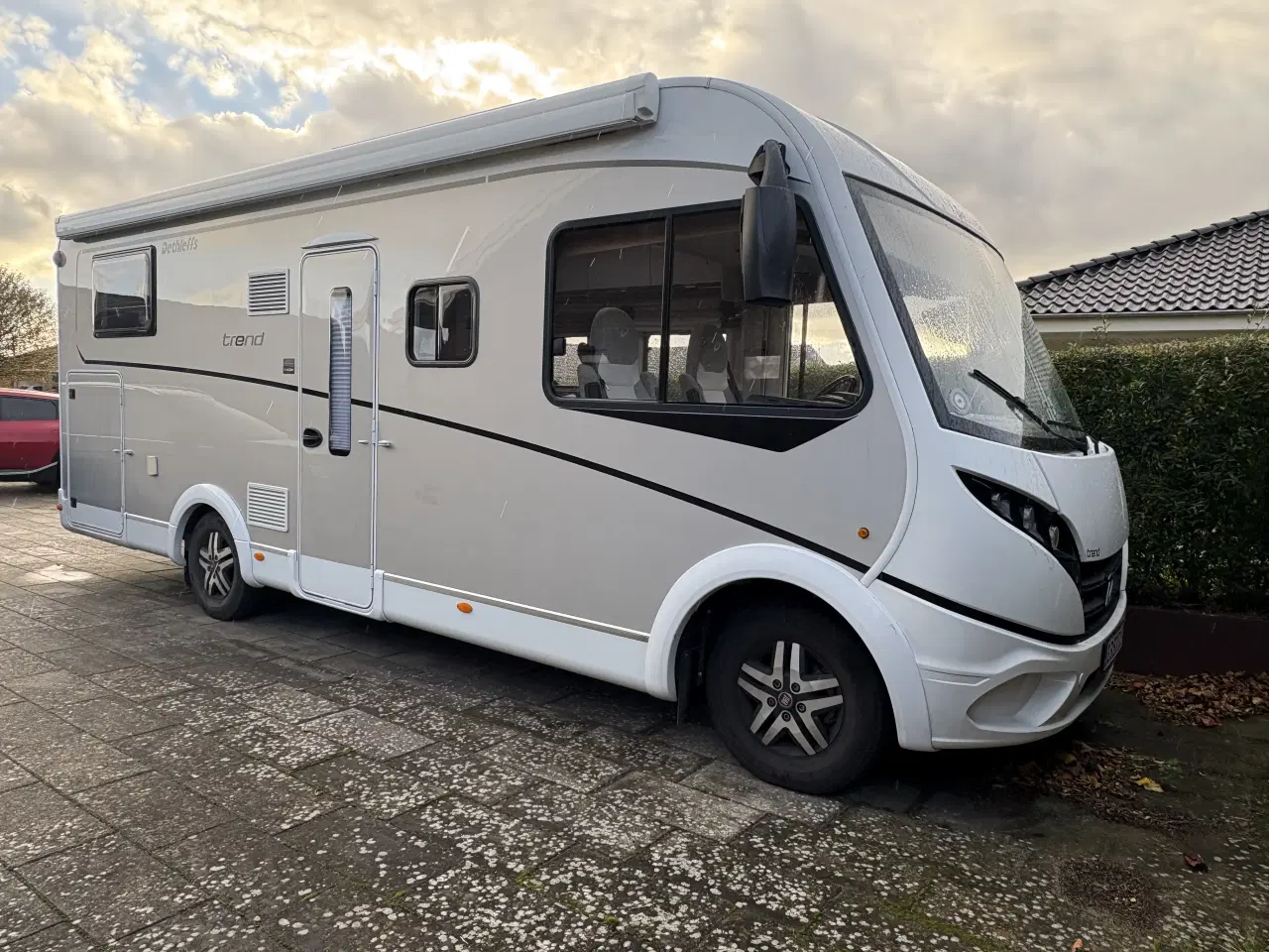 Billede 1 - Dethleffs I7057 EBL med face-to-face siddegruppe