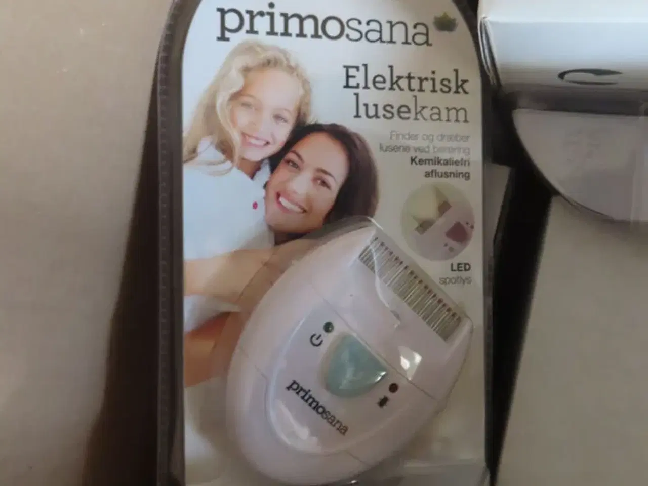 Billede 6 - Kasse med indhold