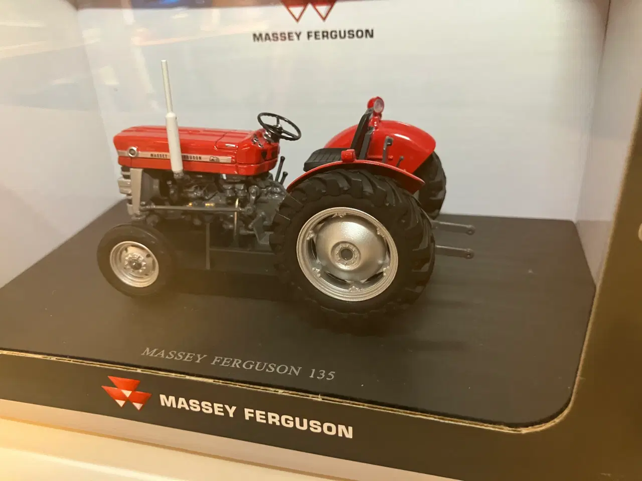 Billede 3 - 1:32 Massey Ferguson 3 cyl Perkins diesel