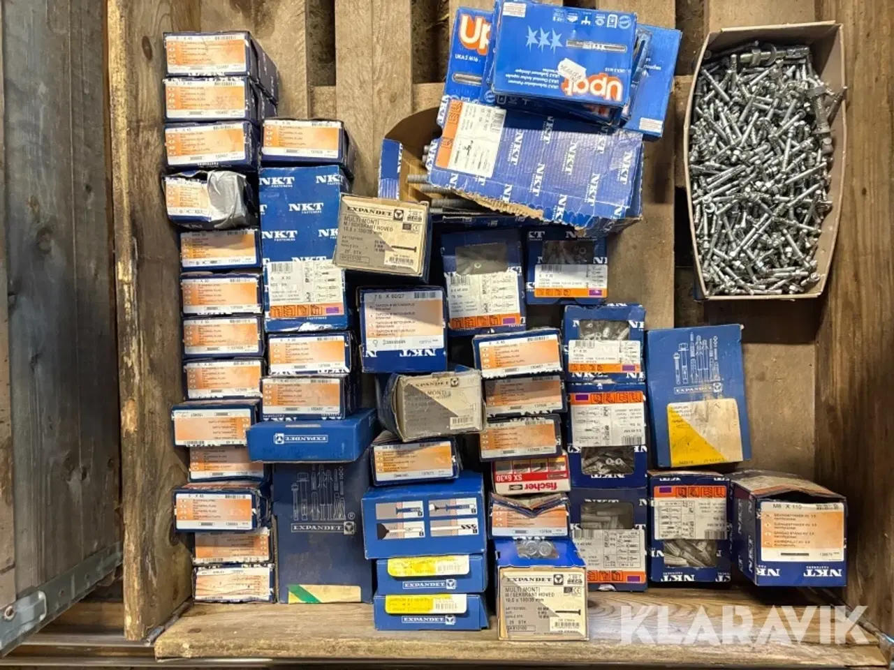 Billede 3 - Divaerne skruer og ravpluks