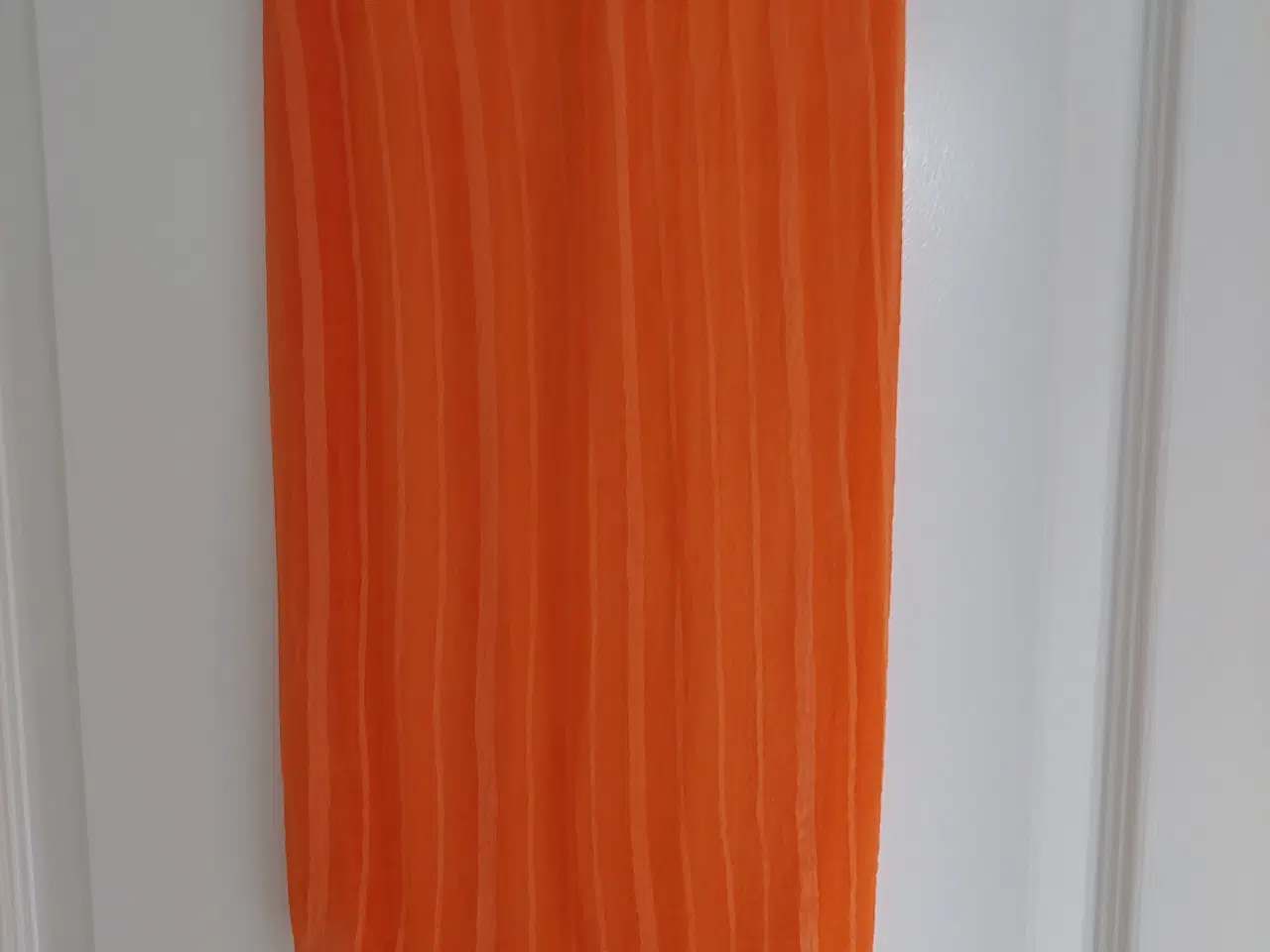 Billede 1 - Nyt Tørklæde/Sjal frisk Orange farvet 