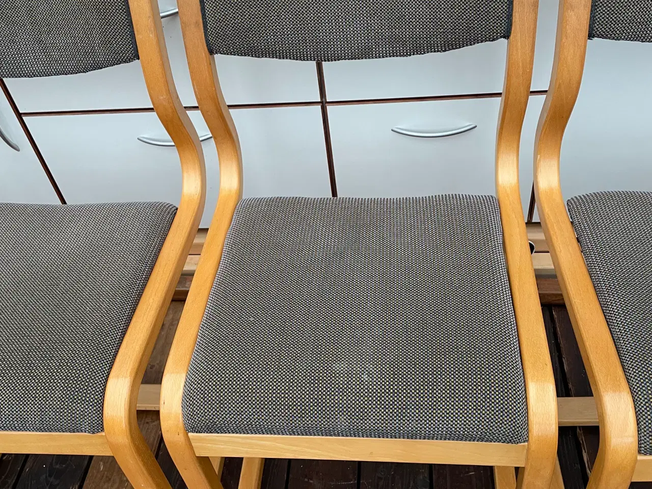 Billede 8 - Bøgetræ spisebord med frisvinger stole