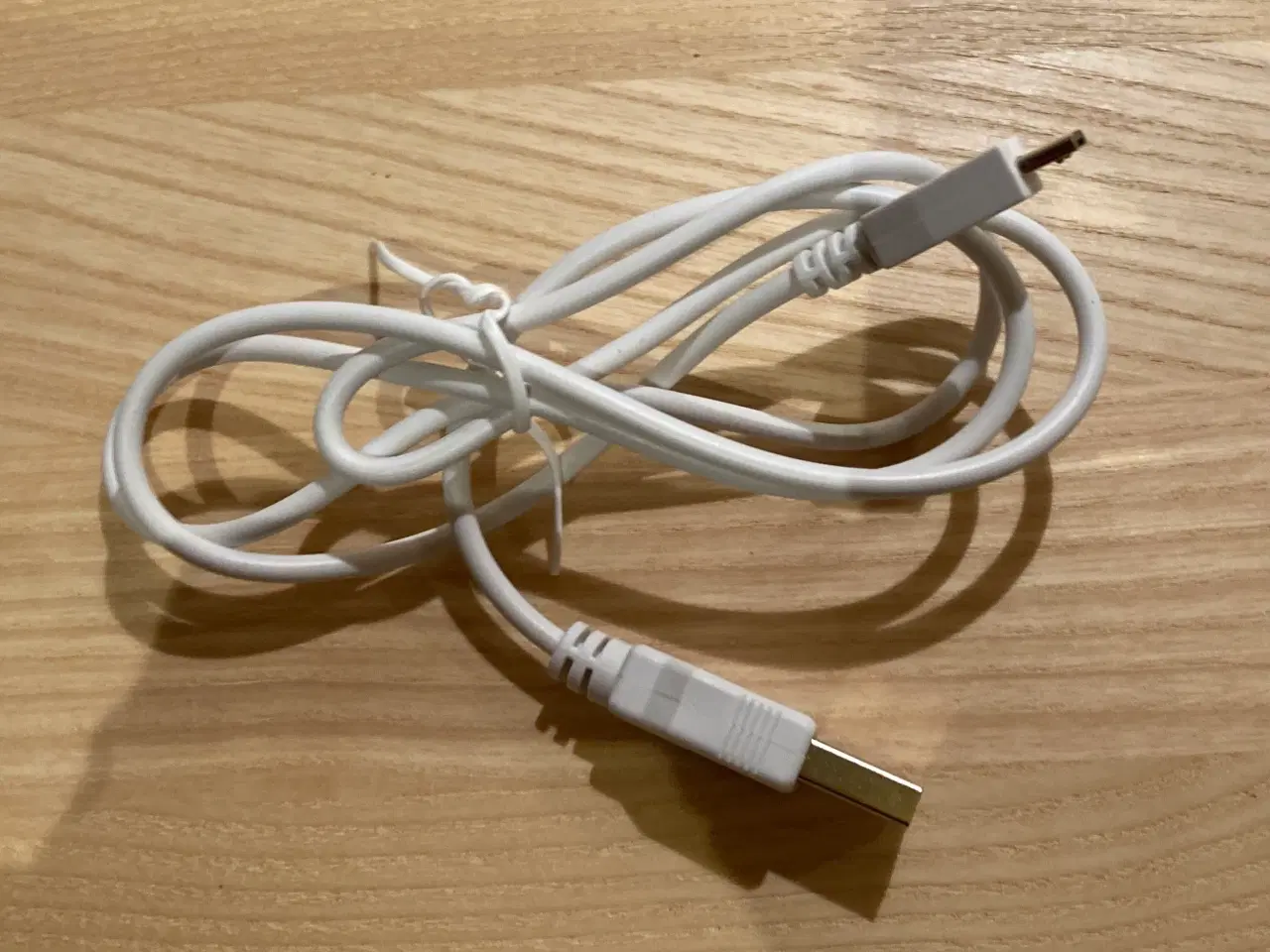 Billede 2 - Lampeladekabel med USB-A og Micro USB stik