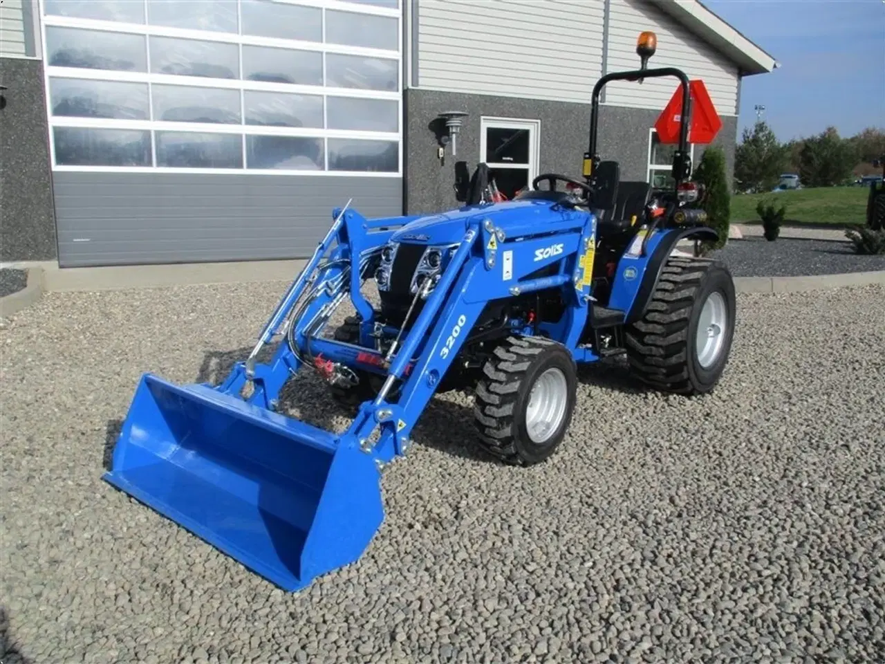 Billede 4 - Solis S26 6+2 gearmaskine med Servostyring og fuldhydraulisk frontlæsser