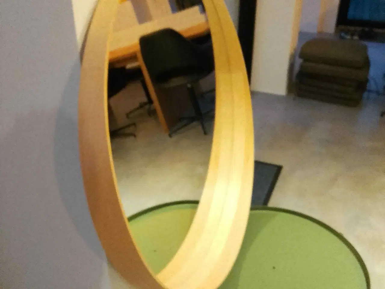 Billede 2 - Spejl med ramme i asketræ. D 80 cm