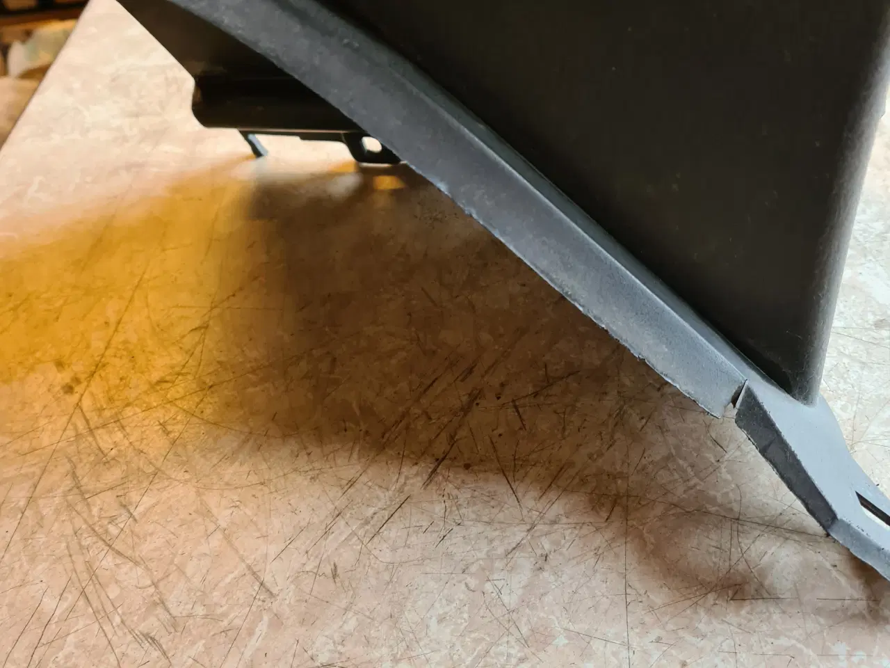 Billede 3 - Højre forreste  plast del  ved panel 