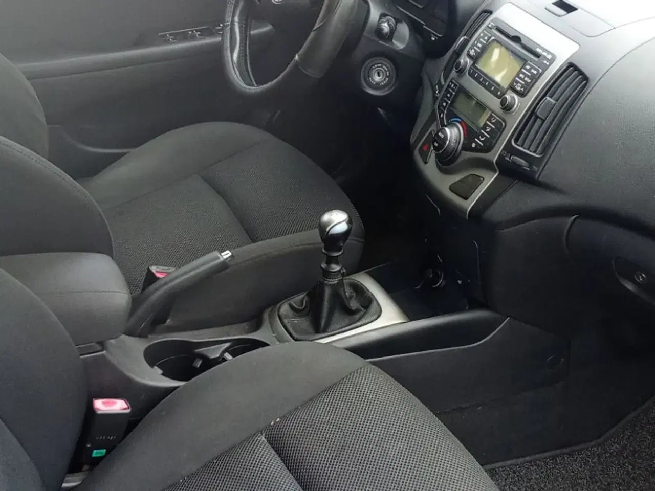 Billede 9 - HYUNDAI I30 1.6 CDRI 2009 340000km TRÆK. LÆS TEXT 