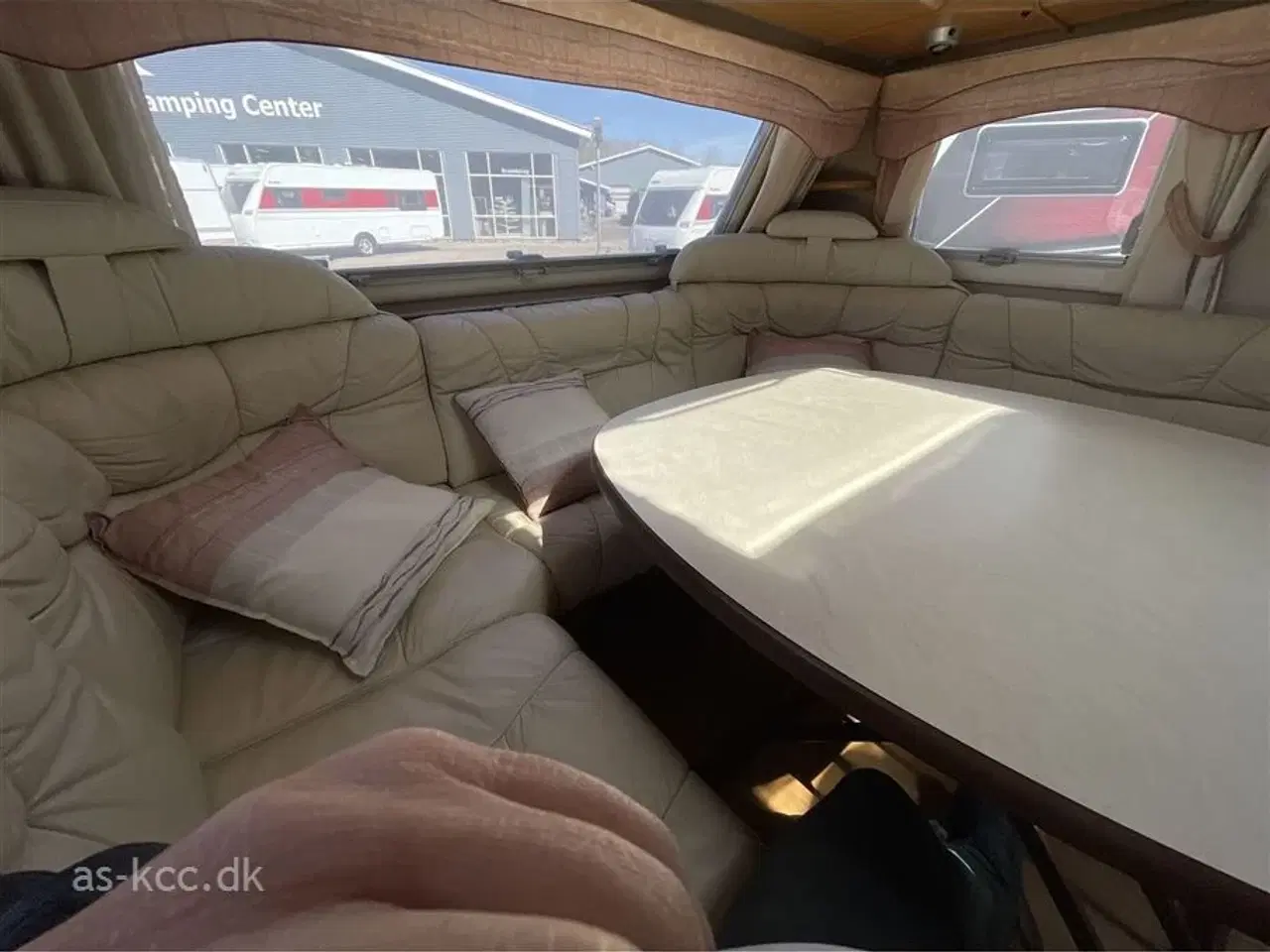 Billede 3 - 2008 - Kabe Royal 560 XL KS   Kabe Royal 560 XL KS 4 sovepladser, 6 siddepladser, Mover, Solceller, Vintertelt, Isabella Sun Shine 2,5 solsejl. SÆLGES FOR KUNDE